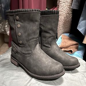 Mukluks winter boots size 8